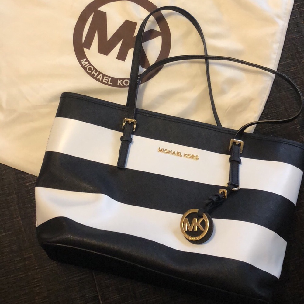 Michael Kors Jet Set Medium Travel Tote